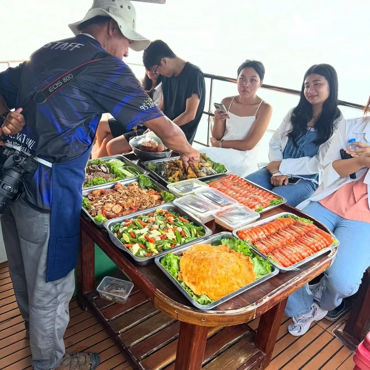 Bryde’s Whale Watching Photo Tour