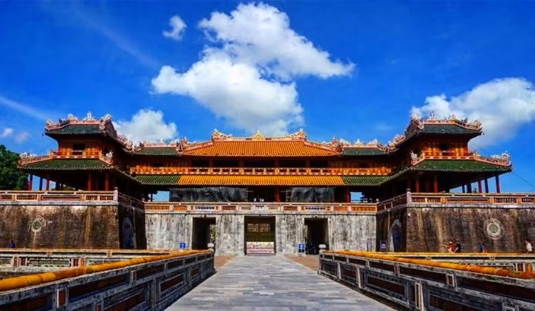 Da Nang - Hue 1 Day Tour: Khai Dinh Tomb - Hue Imperial City - Thien Mu Pagoda