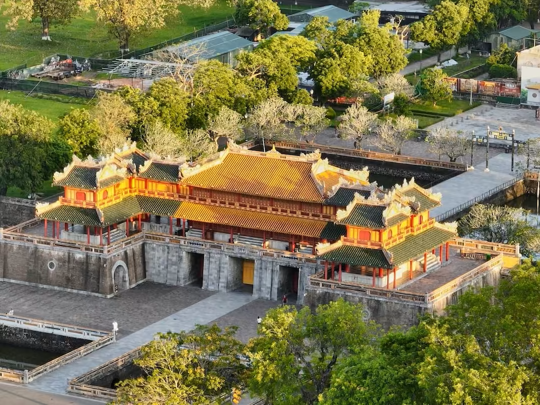 Da Nang - Hue 1 Day Tour: Khai Dinh Tomb - Hue Imperial City - Thien Mu Pagoda